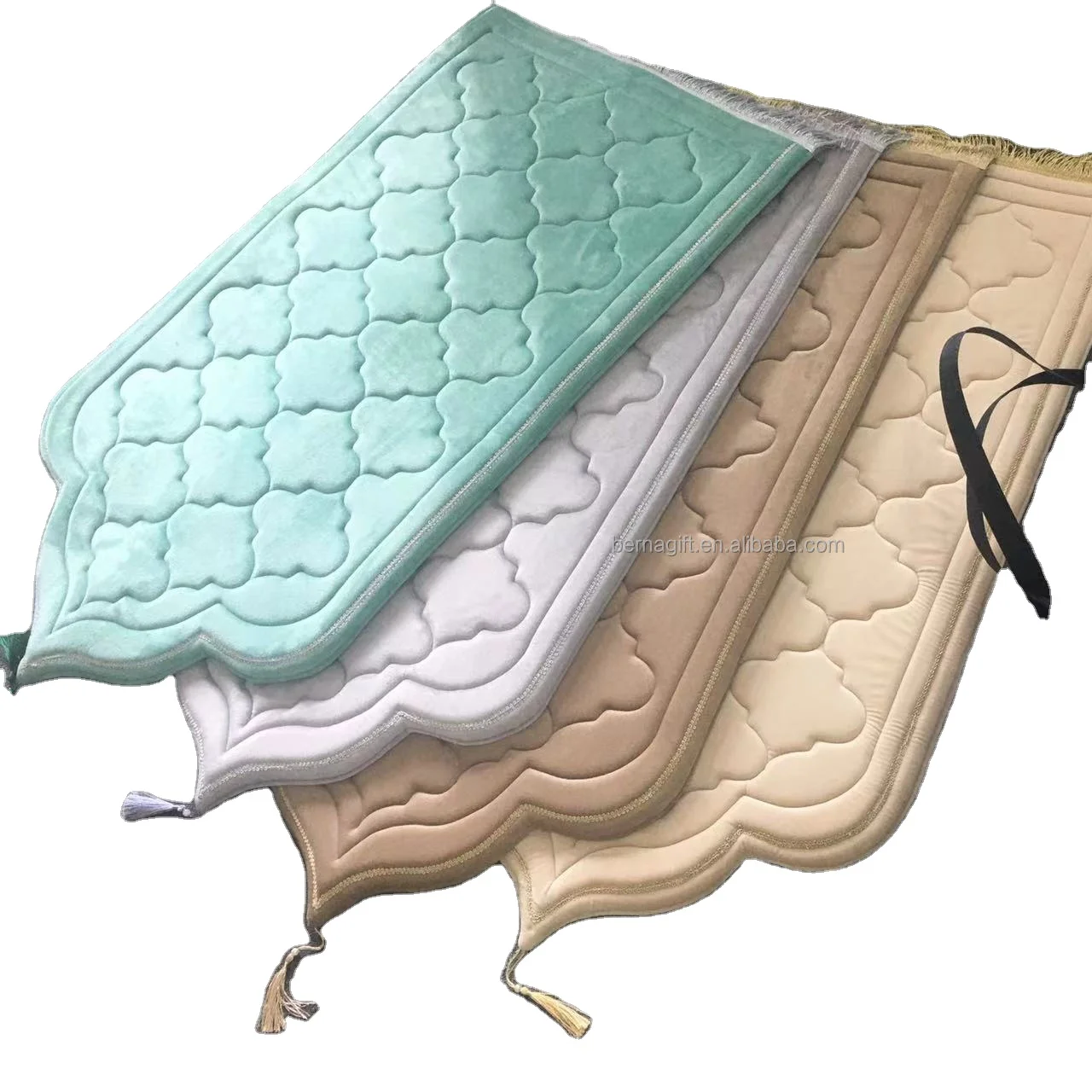 Customized High Quality Soft Velvet  Foldable Antislippery embroidery Pattern  Foam  Sejadah Prayer Mat for Muslim Worship