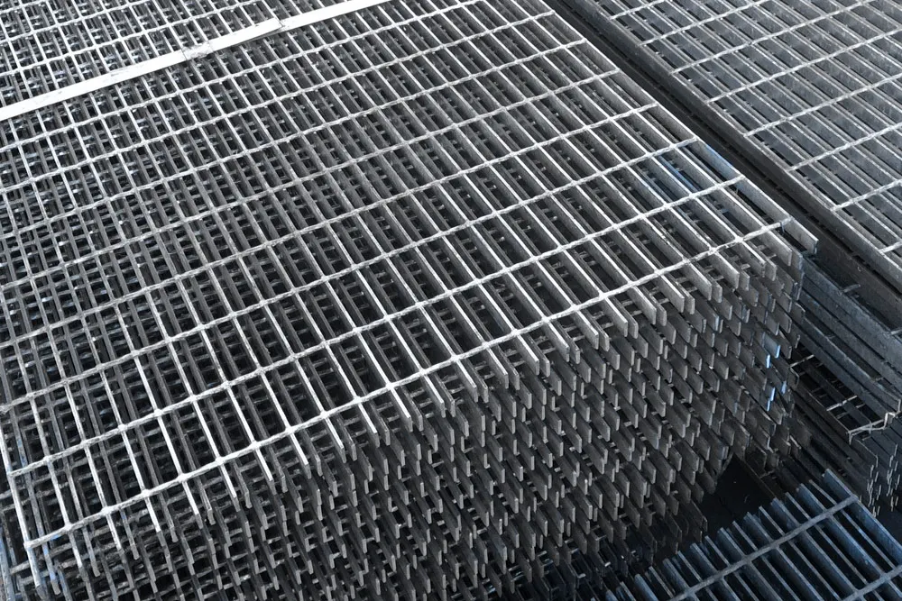 Hot Dipped Galvanized Steel Grating 304 316 Gratings Flat Serrated Bar Grating With Wholesale Price