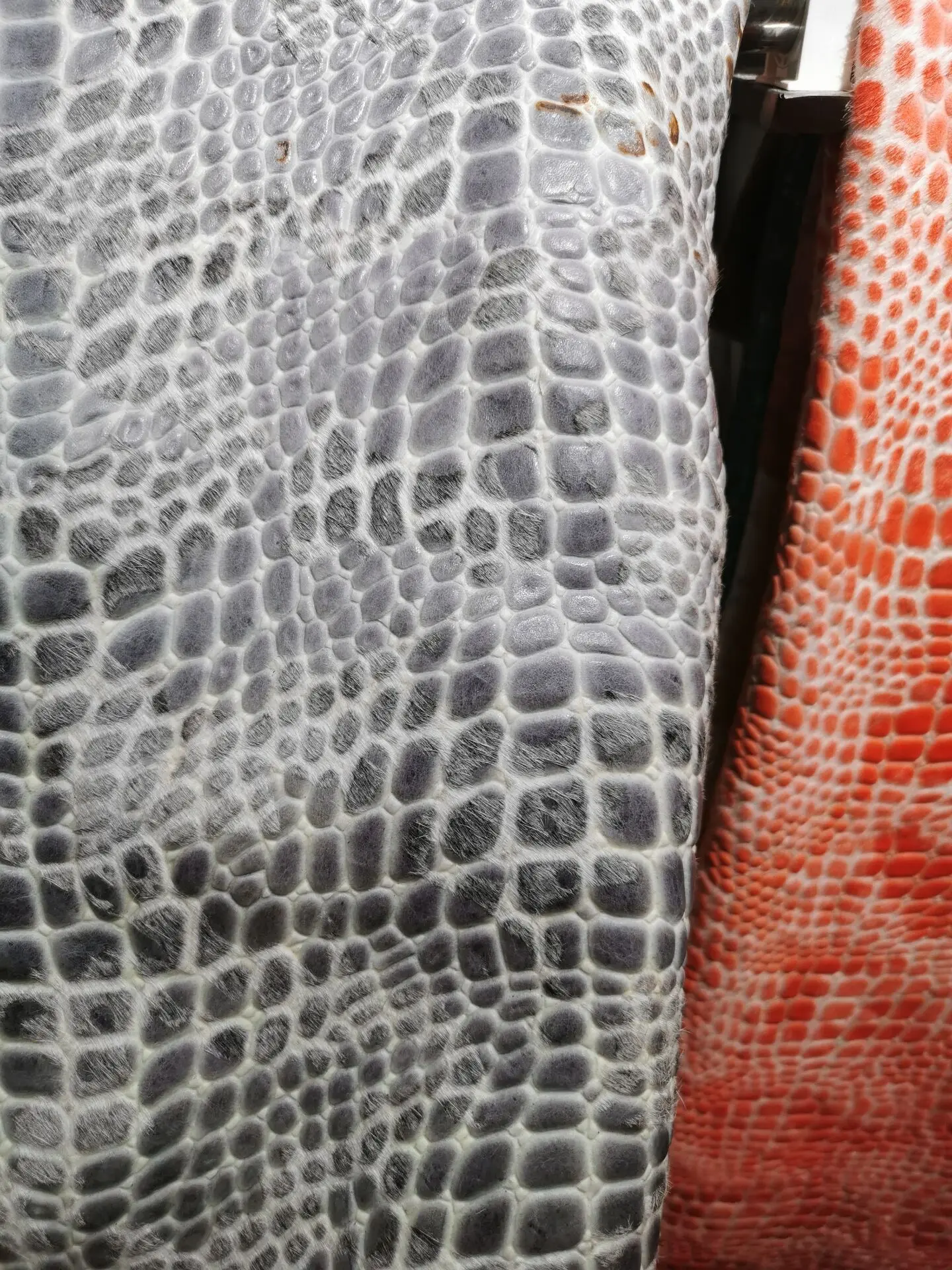 2021 New Arrival  Animal Leather Skin Natural Eco Dyed Alligator Pattern Emboss Genuine Horse Fur Skin Hide For Furniture