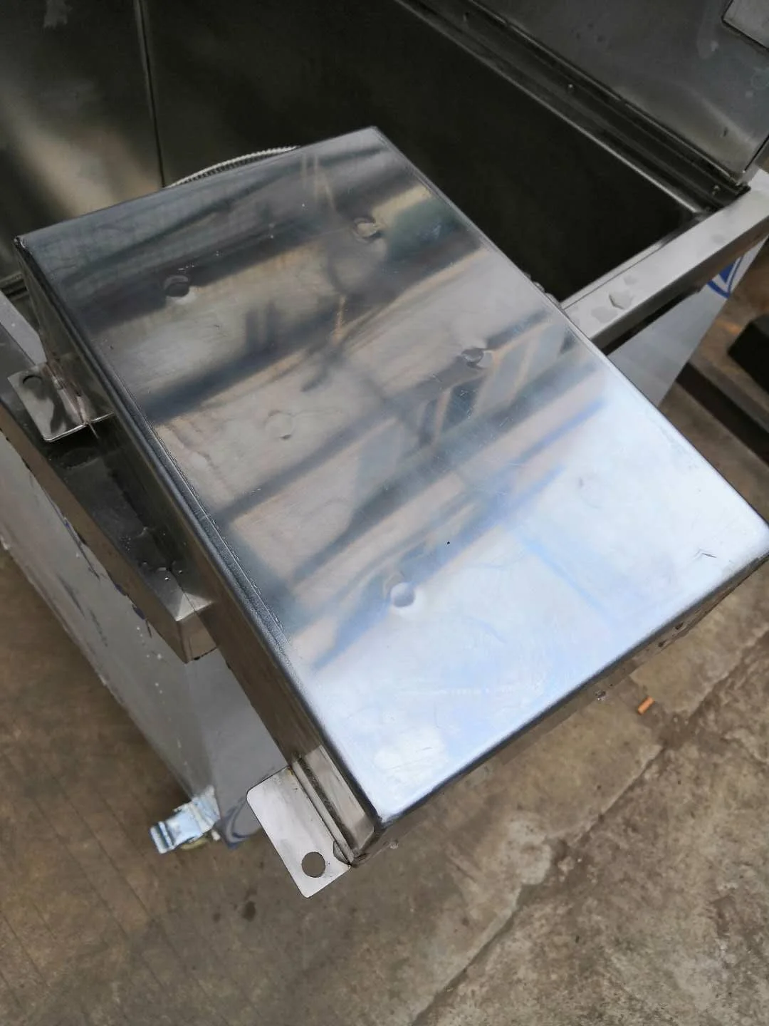 Immersible Transducers Are Used For Sonication In Large Existing Stainless Steel Tanks