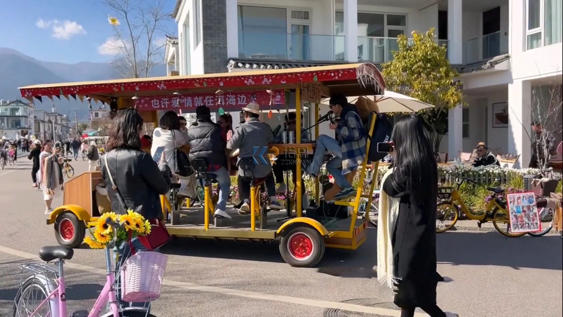 Sightseeing Car Professional High Performance Factory Supply Scenery Spot Electric Tour train Tourist Shuttle