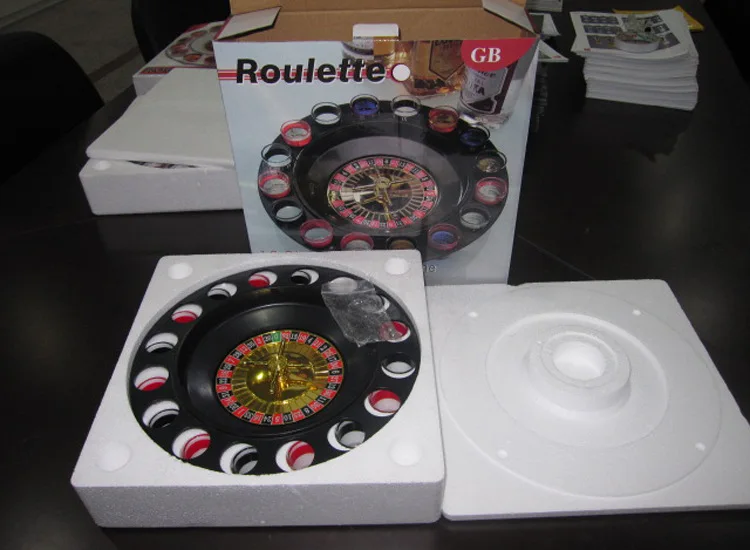 Factory Wholesale 16pcs Russian Drinking Roulette Game Tray Karaoke Party Roulette Game Glass Cup Turntable