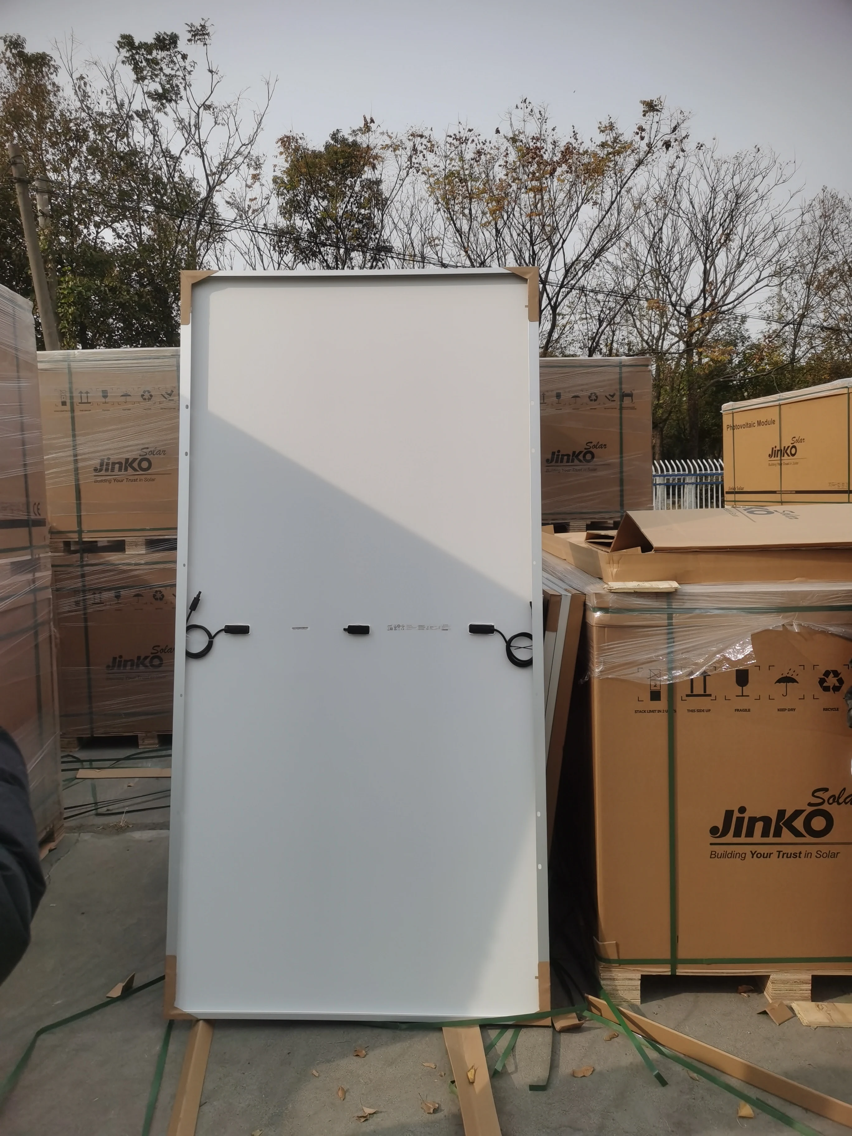 cheap price Jinko A grade 580W,585W,590W,600W,630W N type/Topcon long cable Mono solar panels for roof system