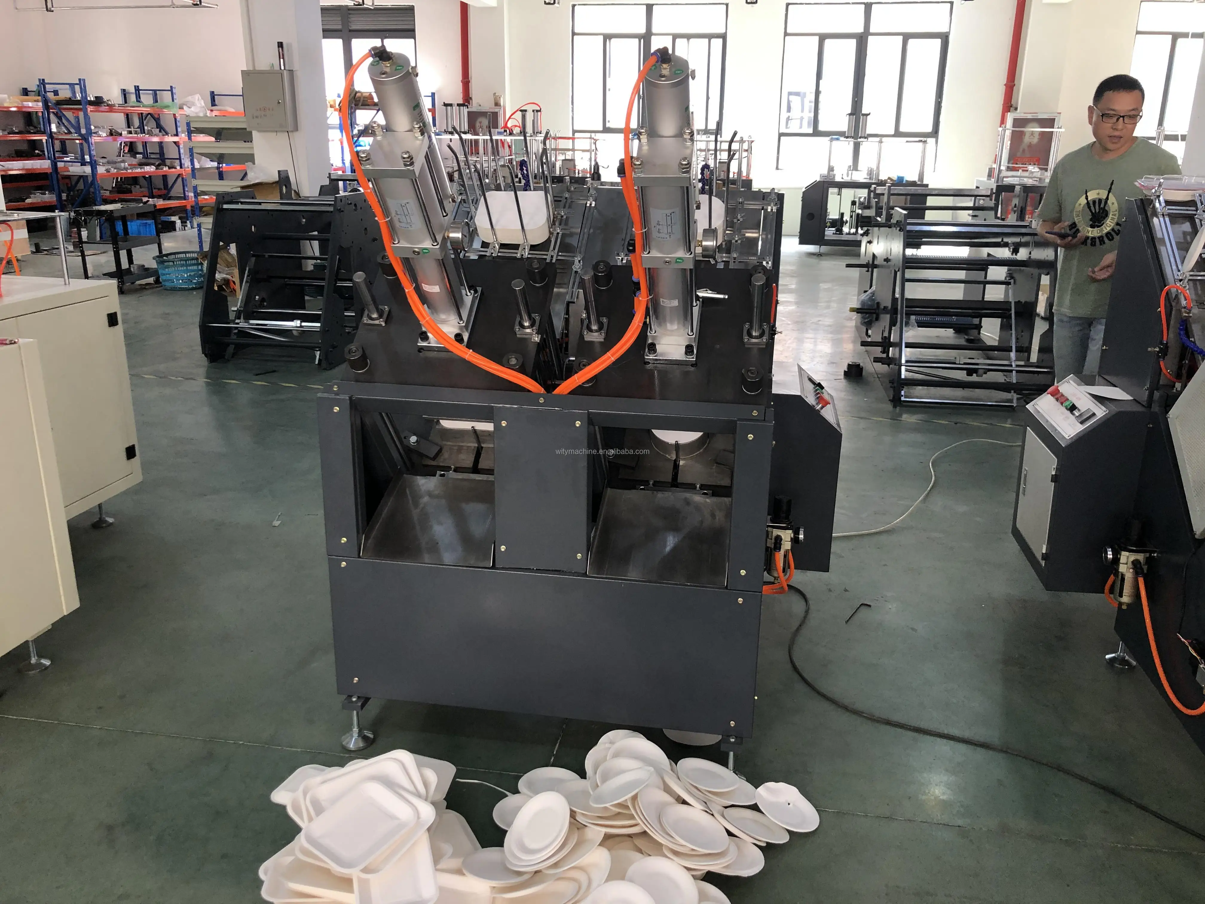 
Automatic Pneumatic Disposable Paper Plate Punching Paper Dish Forming Machine for Food Dishes 