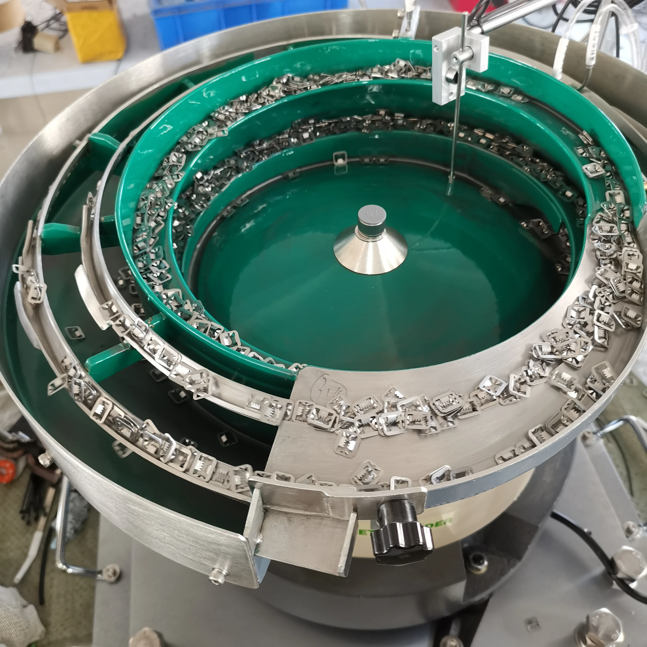 Wholesale hot sell electromagnetic vibrating feeder