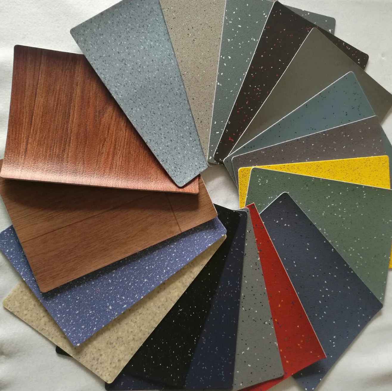 Non-Slip Good Quality Out door Vinyl PVC Flooring Roll For Transportation bus flooring material