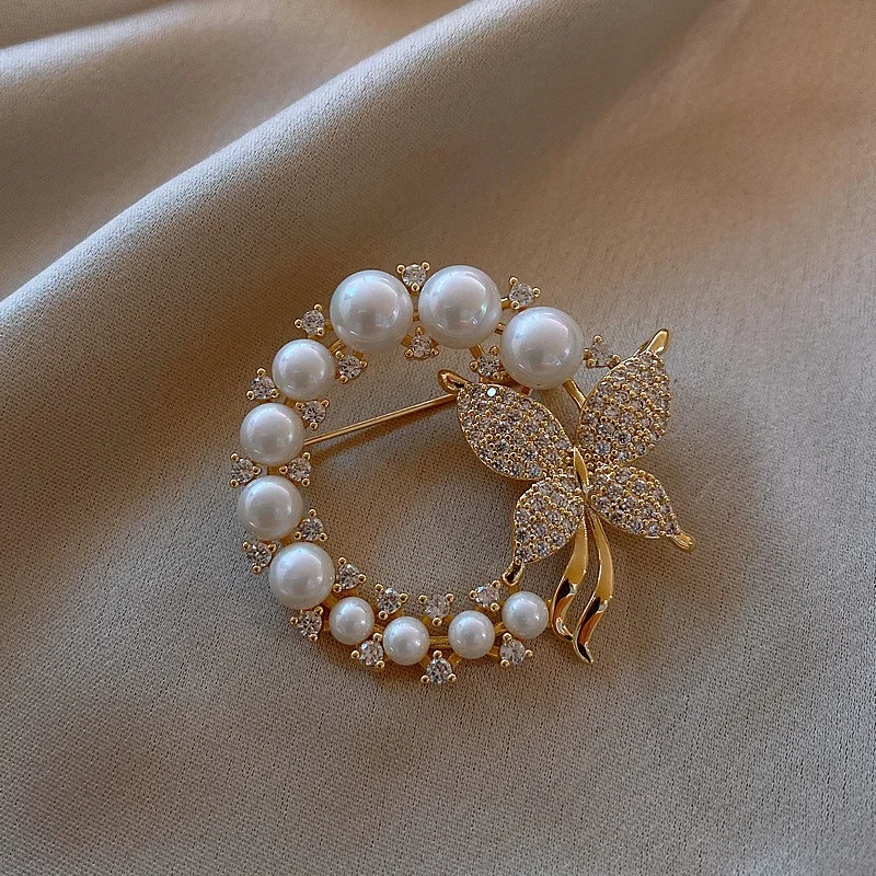 Designer Designs Luxurious Crystal Butterfly Jewelry Pin Cute Little Pearl Brooch