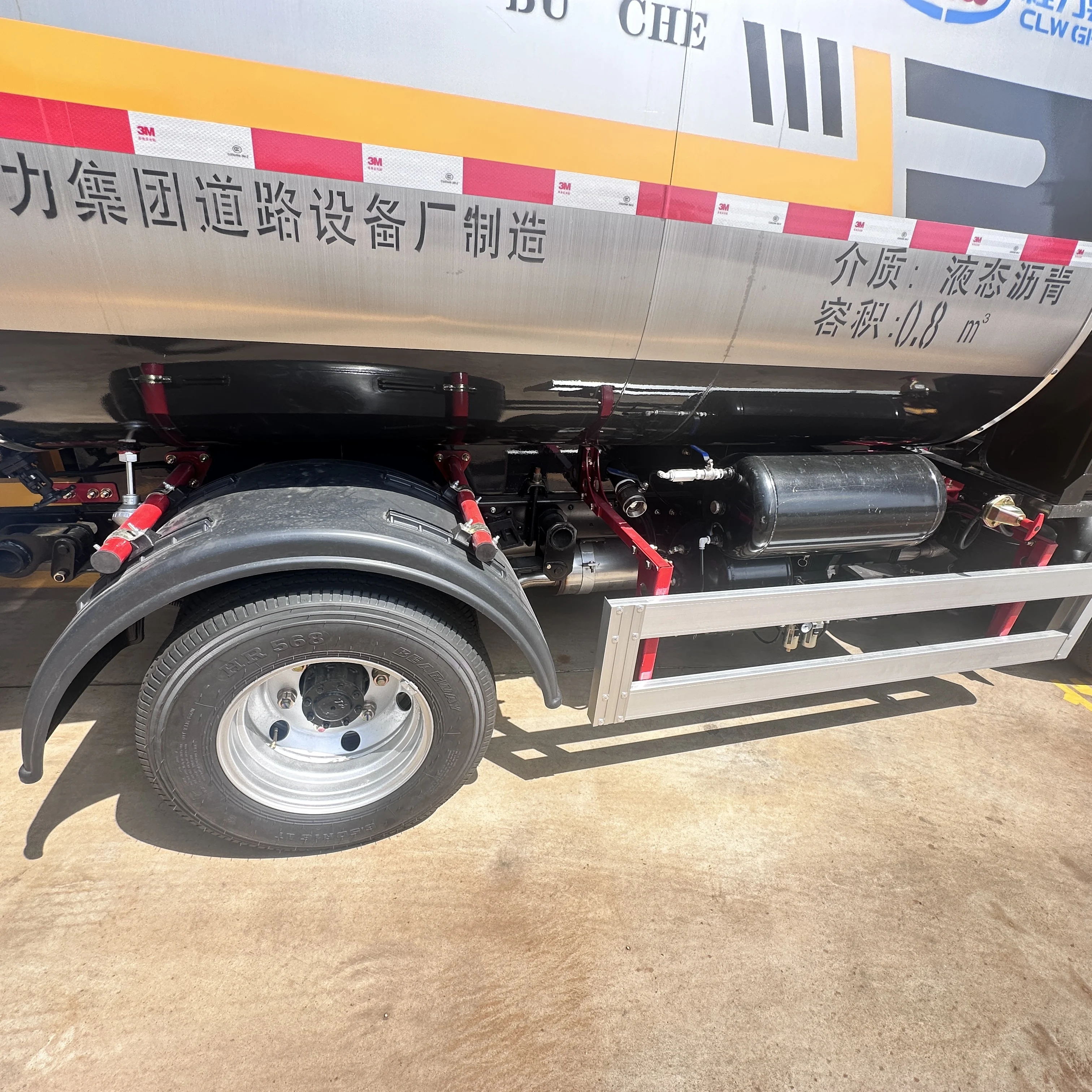 Various specifications of  Bitumen Asphalt Distributor Trucks  for sale
