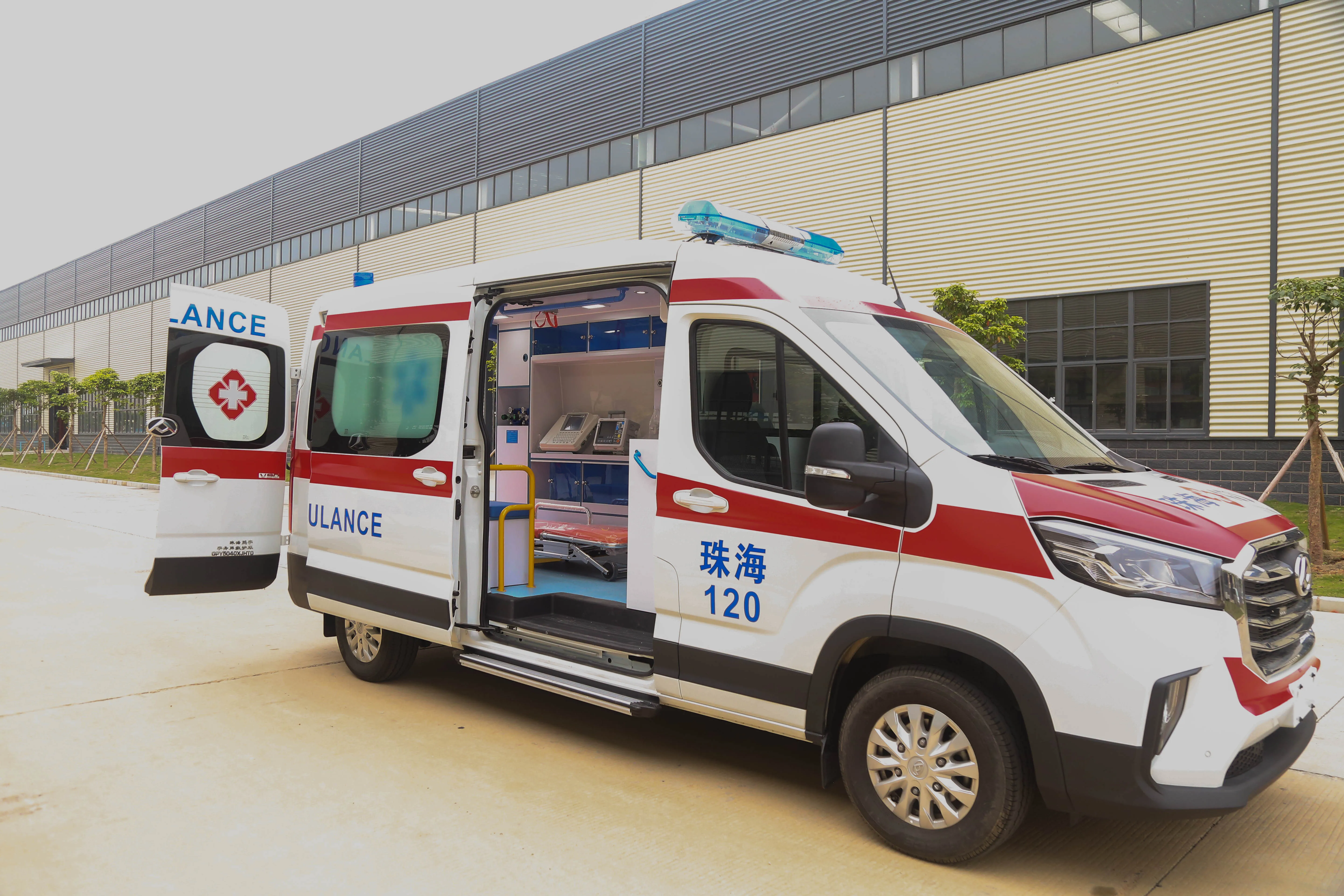 2024 Good Quality ICU Hospital Medical Ambulance Rescue Car SAIC Maxus V90 Emergency Monitoring Ambulance Vehicle for sale