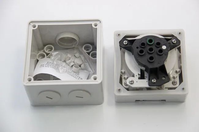 Clipsal 56SO520 Surface Socket Outlet, 5 Round Pin, 20AMP, 50Hz 500V, IP66 Gray