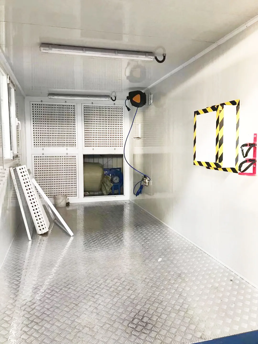 New generation China manufacturer container spray booth for small pieces