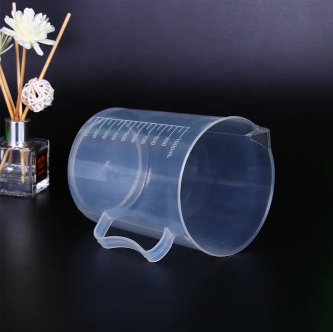 laboratory use 500ml Transparent plastic measuring beaker cup with handle