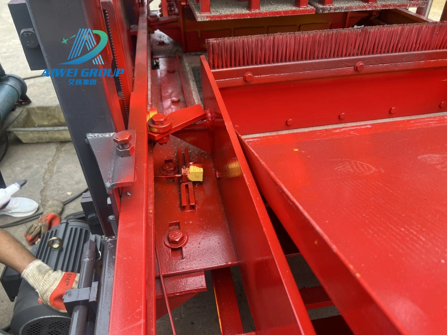 African hollow block making machine fully automatic hydraulic concrete block machine 8 inch block for sale