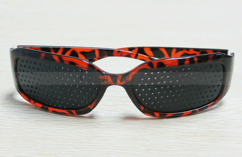 Leopard Frame Fashion Pinhole Glasses