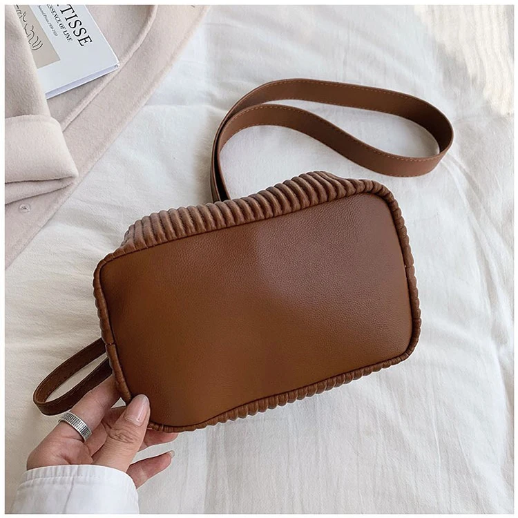 Guangzhou Factory Striped Ladies Fall Winter Bucket Shoulder Purses Pleated Women High Quality Handbag