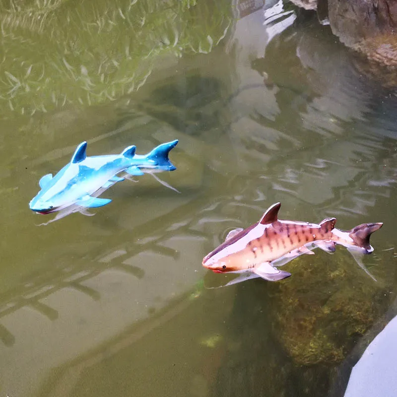 Wholesale resin figure floating pond decoration Resin Little Yellow Duck Sculpture Manufacturer Figurine Outdoor Ornaments