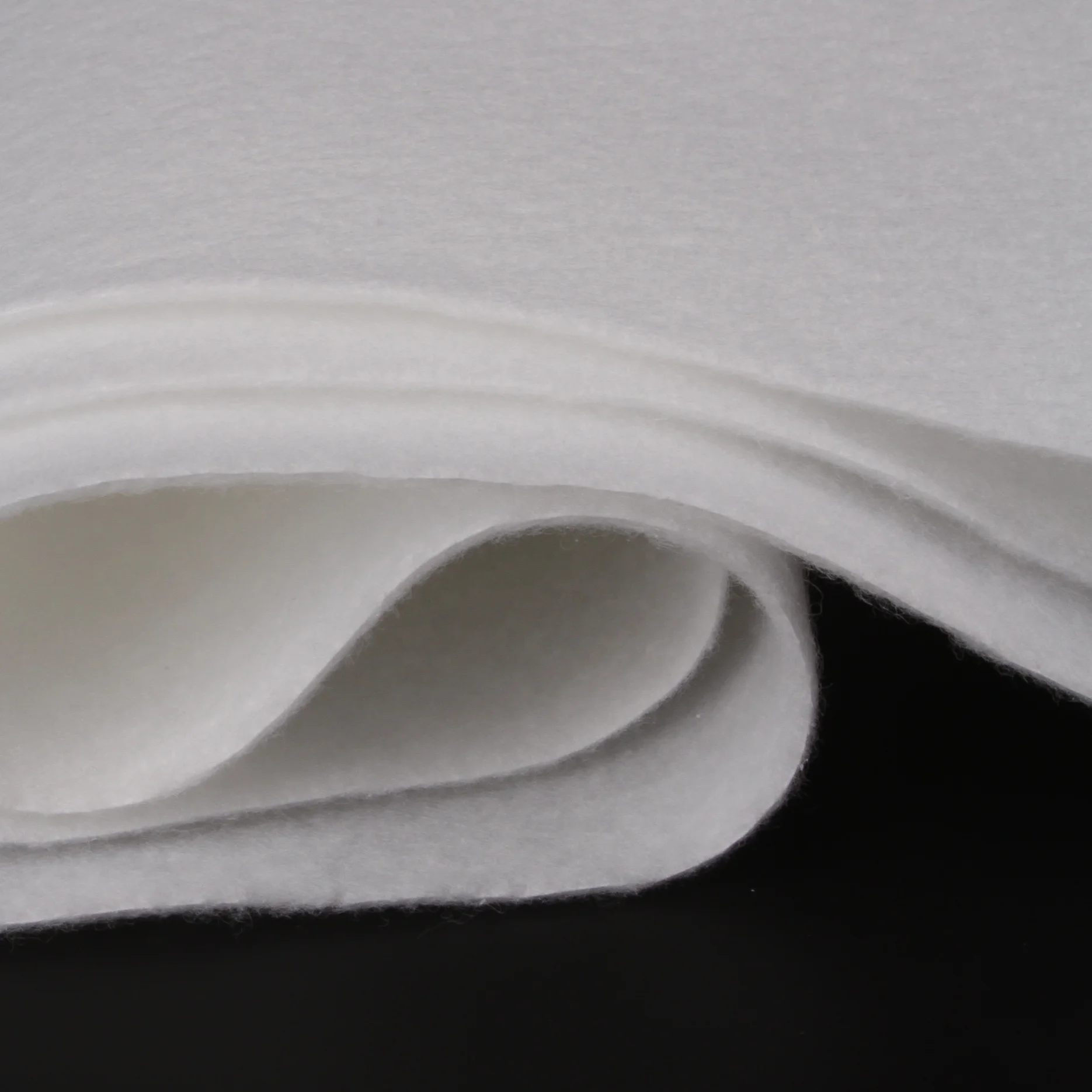 100% полиэфирный нетканый иглопробивной войлок белого цвета