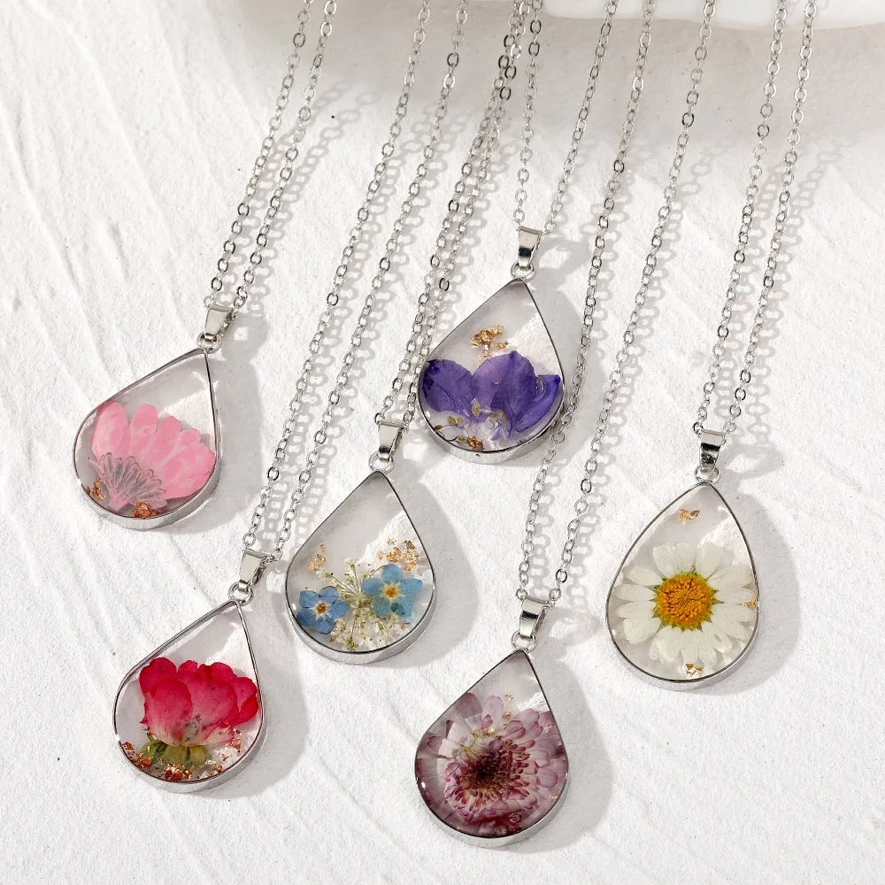 Transparent Glue Daisy Butterfly Pendant Necklace Plated White Gold Water Drop Shaped Colorful Dried Flower Necklace For Women