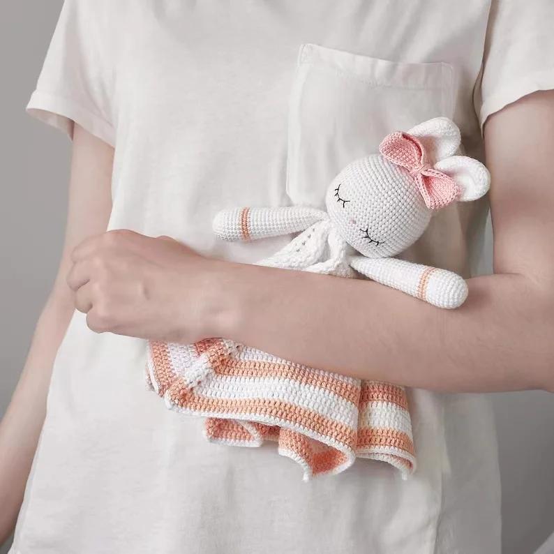 New Design Amigurumi Handmade Adorable Crocheted Bunny Comforter Blanket for Baby Gift