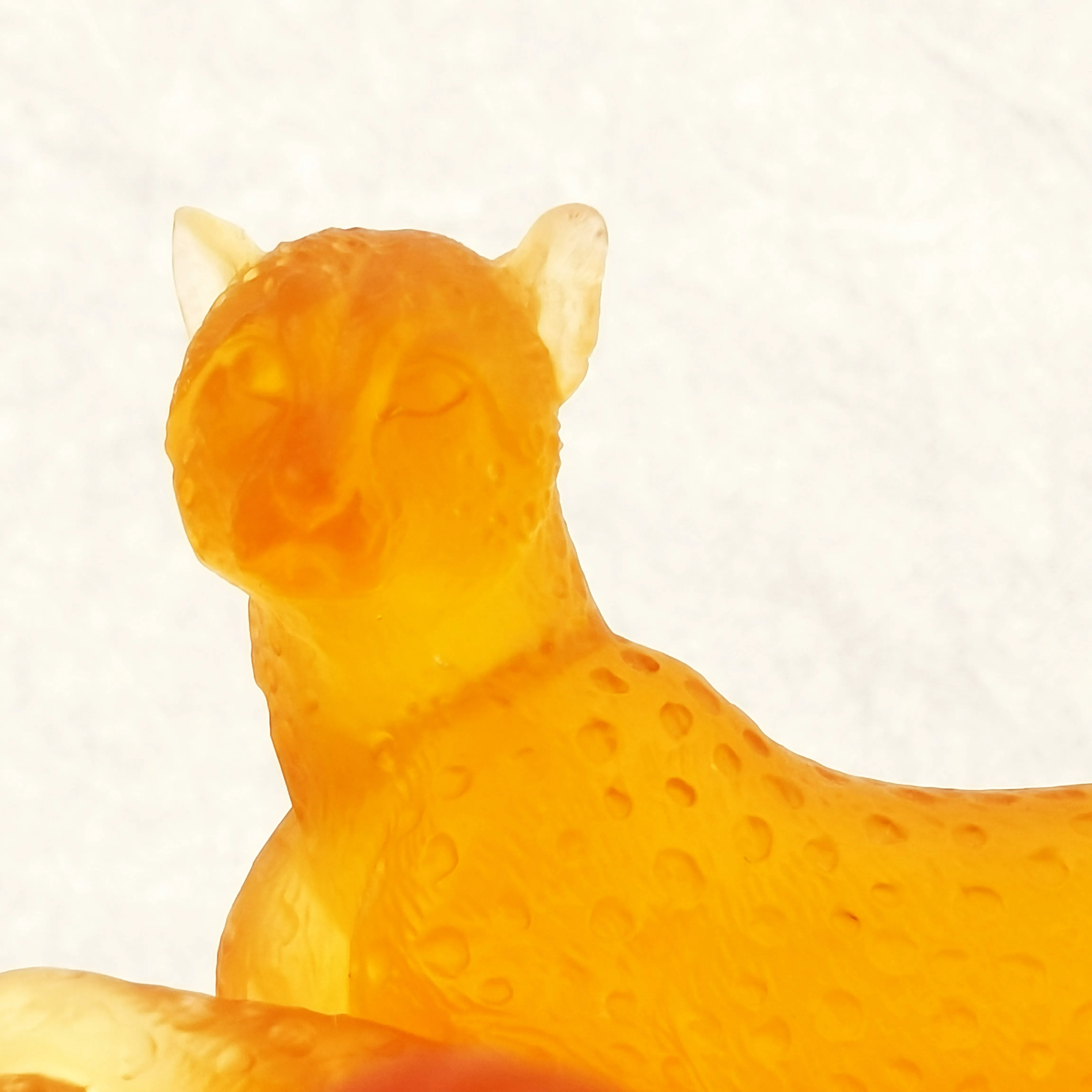 2023 luxury  style business gift  artificial   panther ashtray crystal cigar  ashtray decorative for home  hotel office ornament