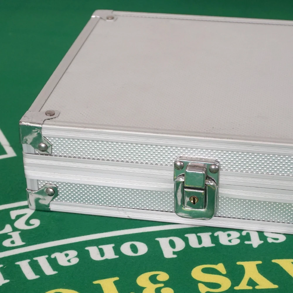 Best Selling Casino Poker Chip Set Poker Room Professional 500 Piece Dice Playing card Clay Chip Set