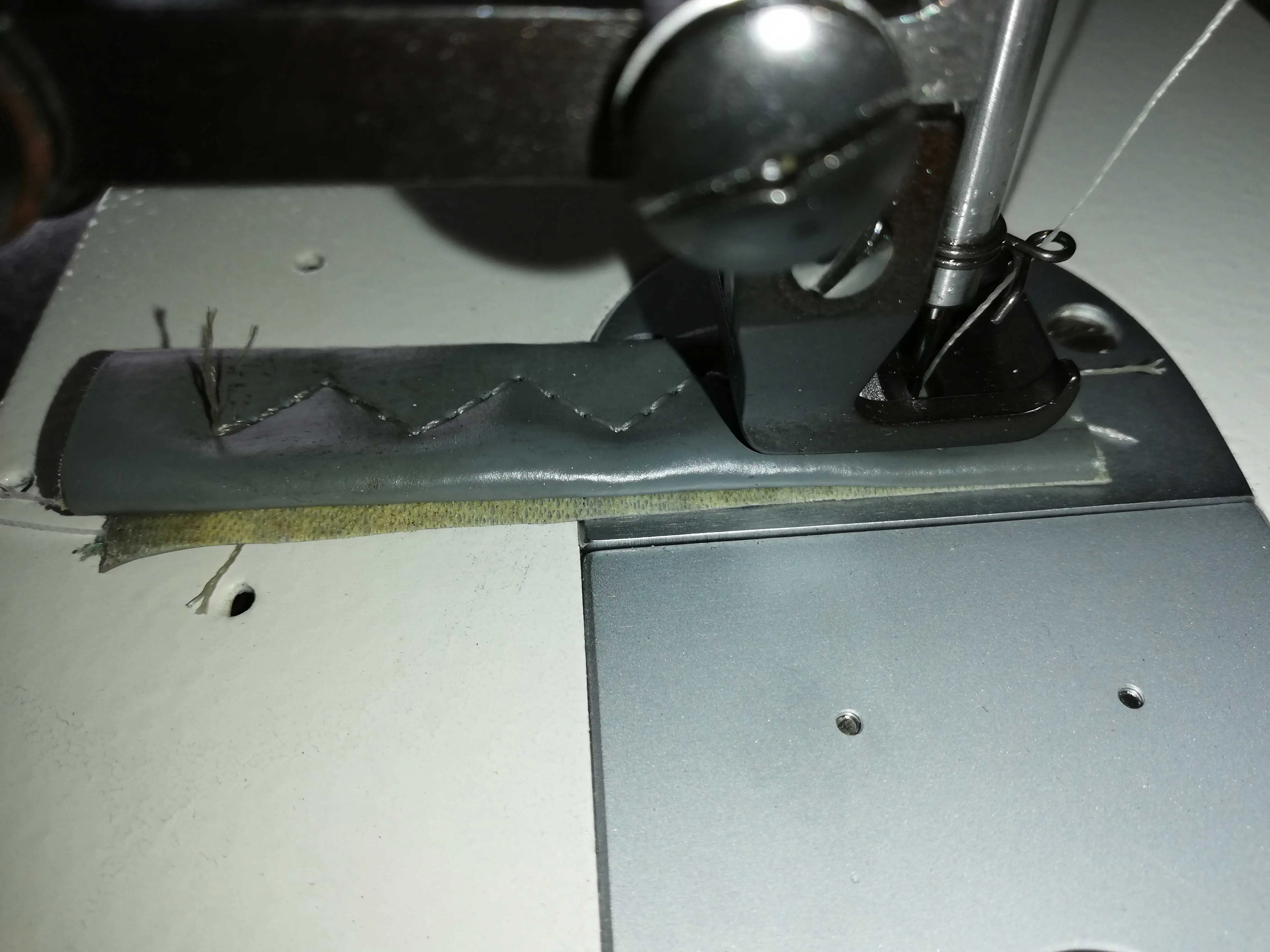 ZY1406P Zoyer Flat Bed Multi Needles Double Chain Stitch Sewing Machine With Puller