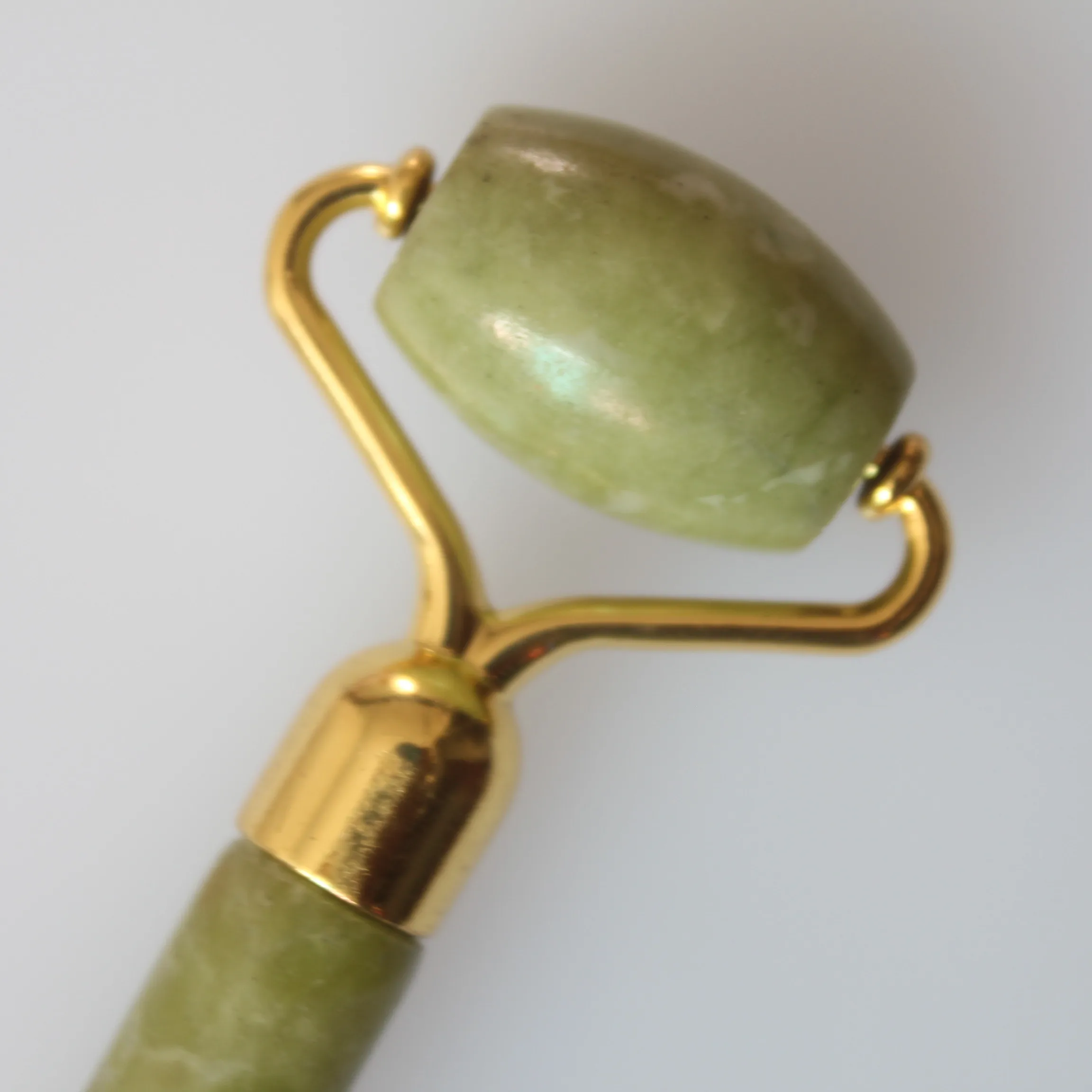 Good Selling Green 100% Natural Jade Lightweight and Durable Massage Jade Roller for Face