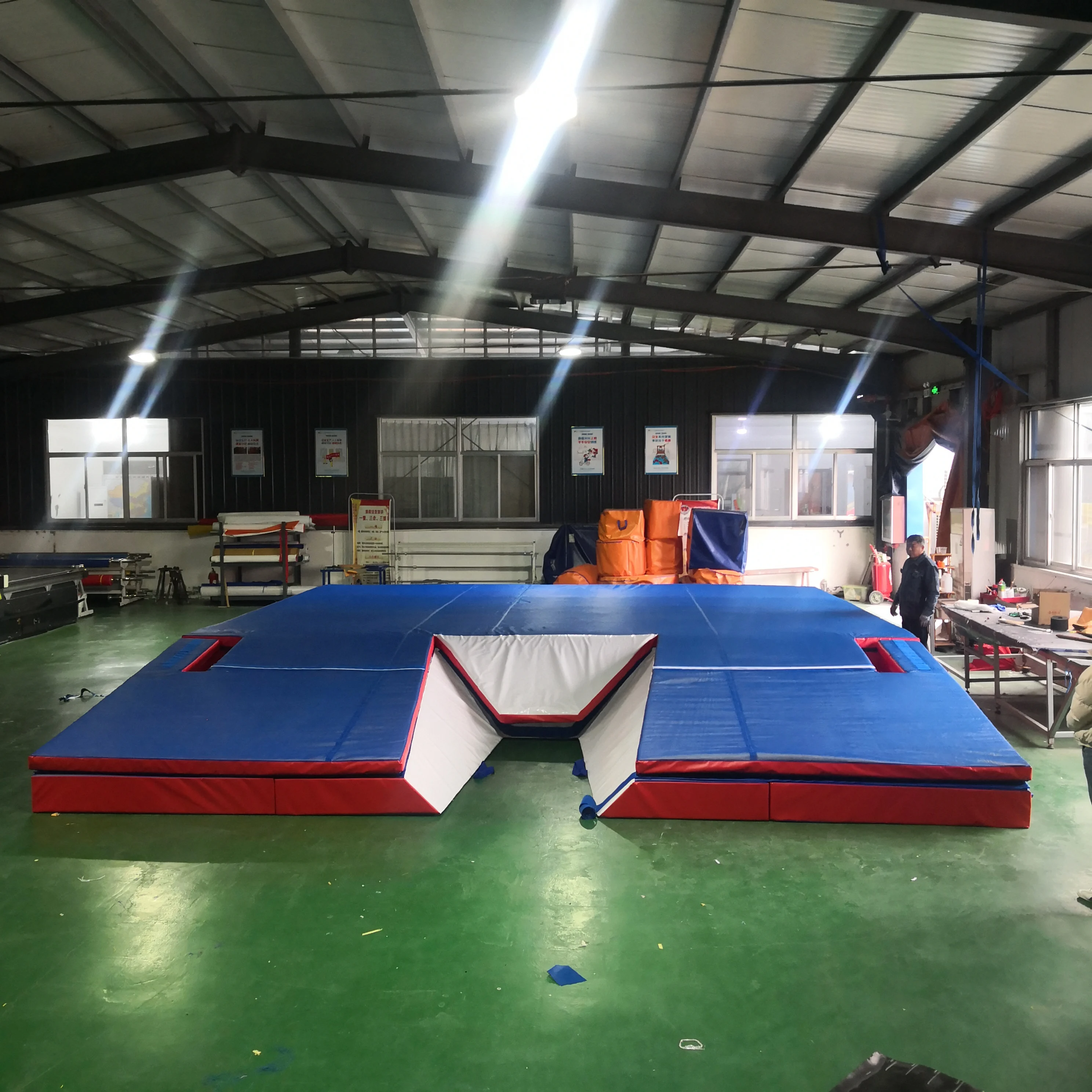 Pole vault height protection mat with three layers of heavyweight foam sponge