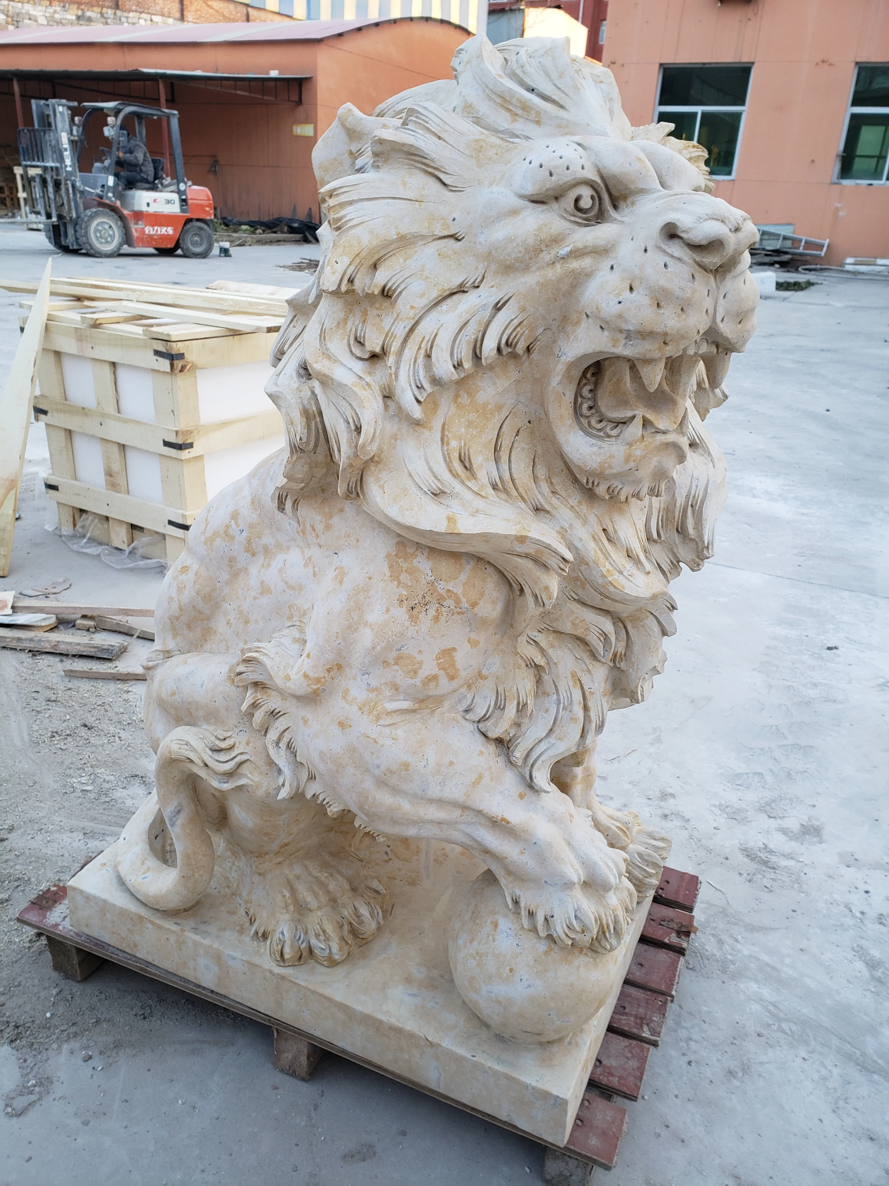 Factory hot selling handmade high-quality marble sculpture outdoor garden decoration marble lion products for sale