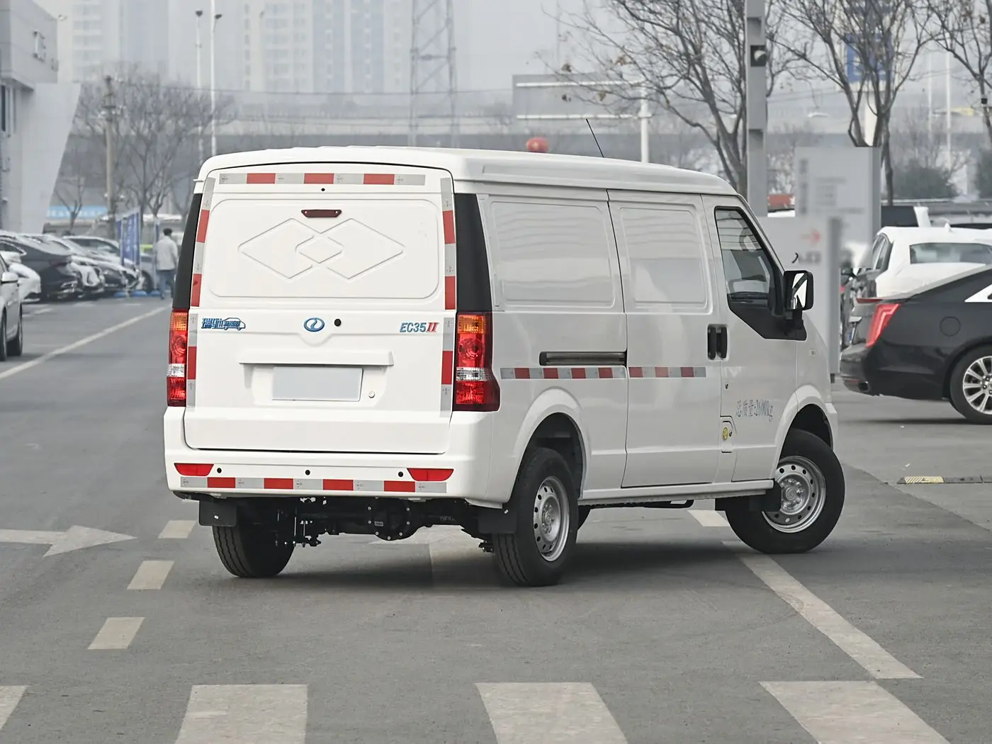 Ruichi EC35 Electric truck  Minivan 290km Rang Box Type 41.93kWh