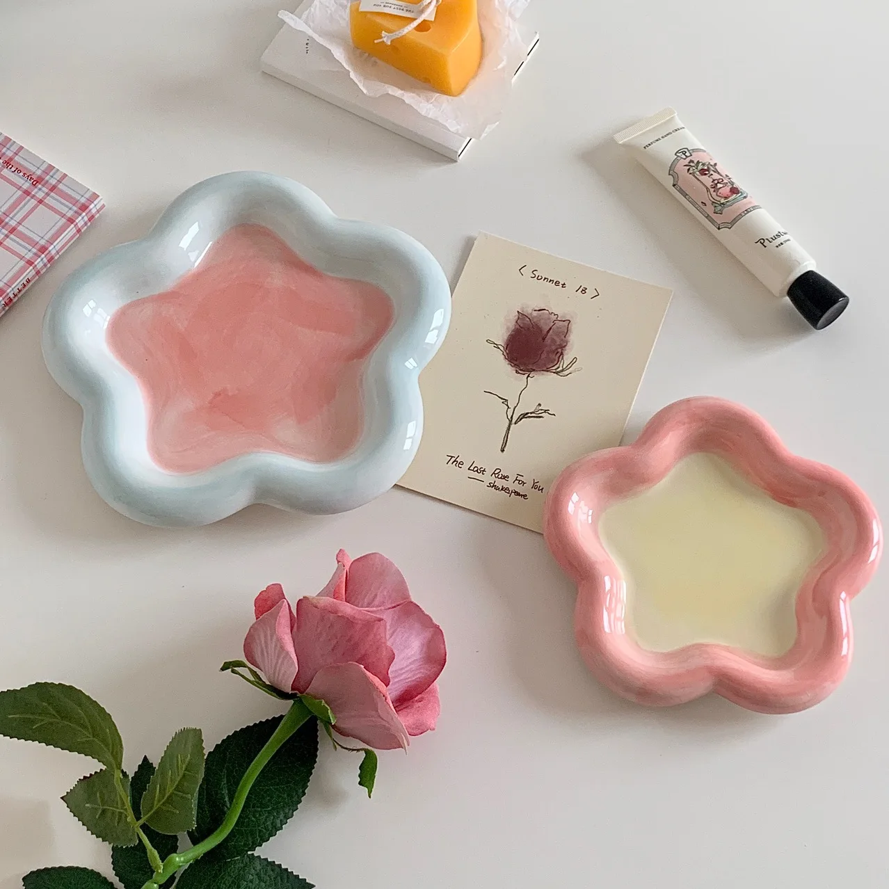 SYL wholesale Korean ins style girl heart porcelain  plate ceramic cake dish fancy flower shaped desert plate