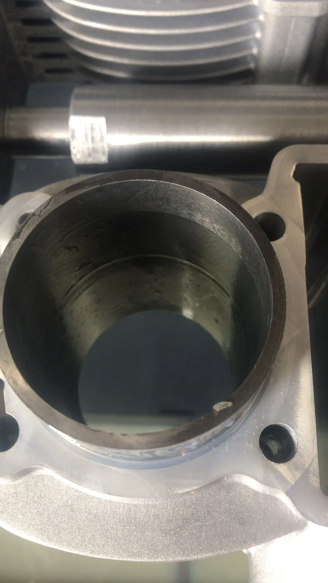 Цилиндрическая хонинговая машина 3MB9817 для хонирования однолинейных цилиндров двигателя