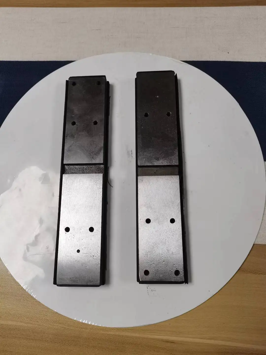 Glass beveling machine rear platen