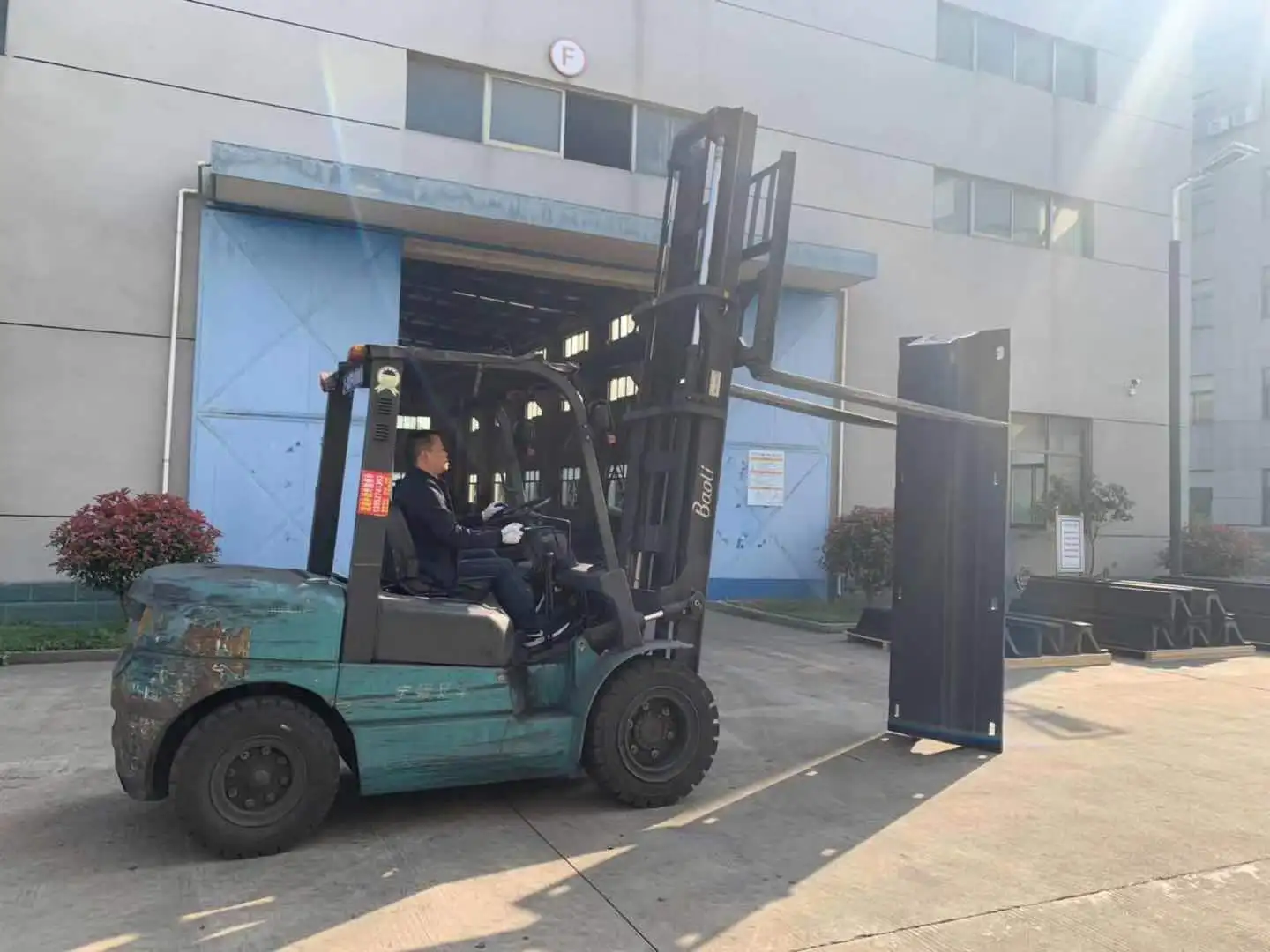 SA-A200H-1500L 1600*680*120mm Customized Sizes Marine Arch Type Rubber Fender V type rubber