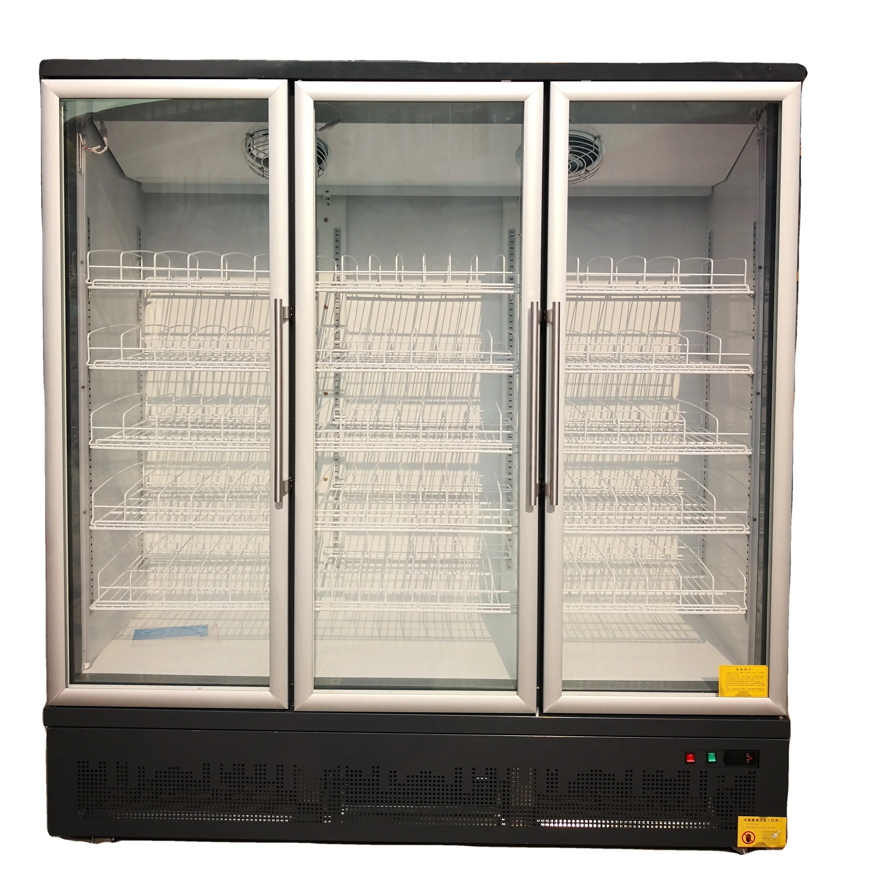 Трехдверный охладитель для напитков со стеклянными дверцами витрины под прилавком-идеально подходит пива и
