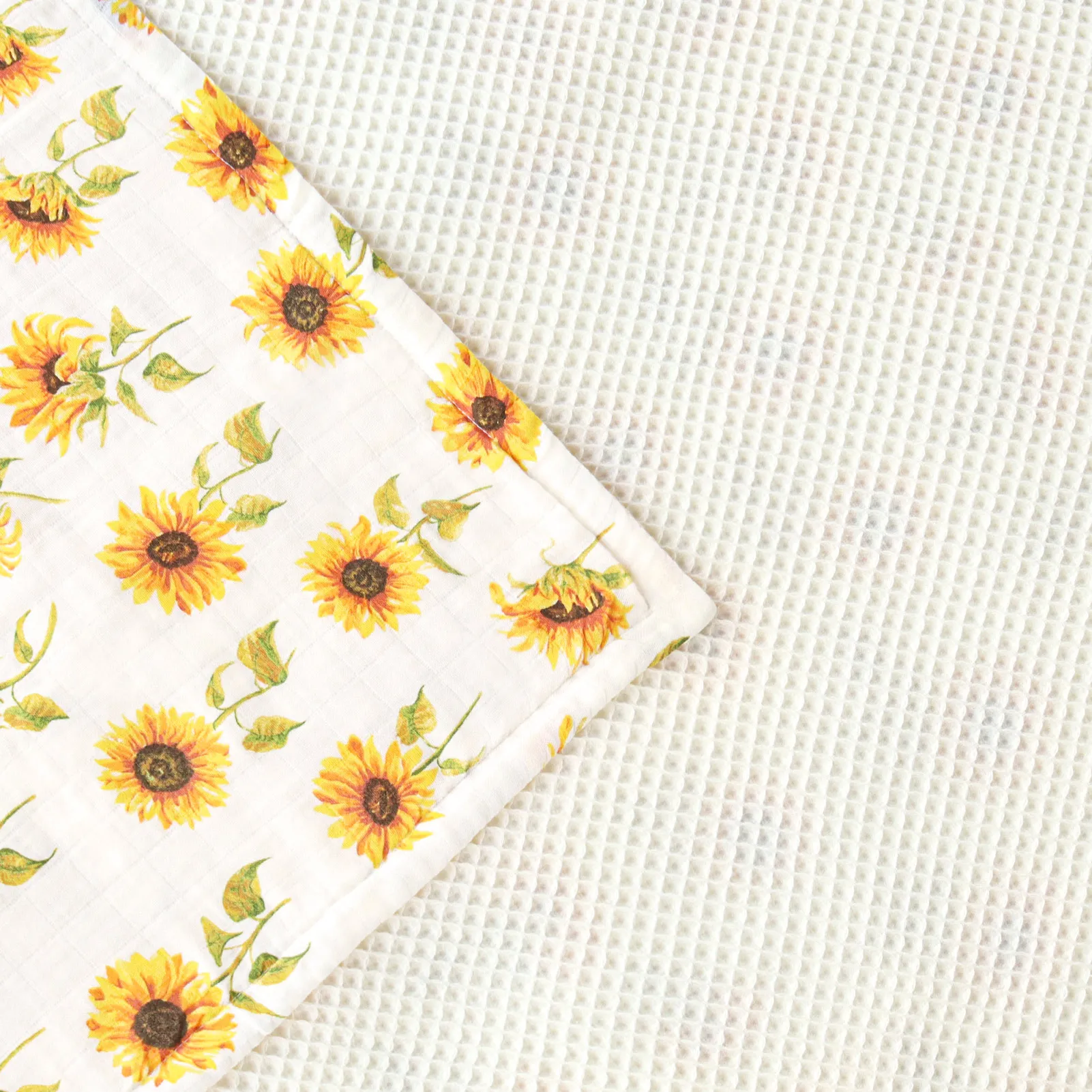 Custom 2 Layers Waffle Fabric Towel for Newborn Wrap Shower Gift with Printed Patterns Bamboo Cotton Baby Muslin Swaddle Blanket