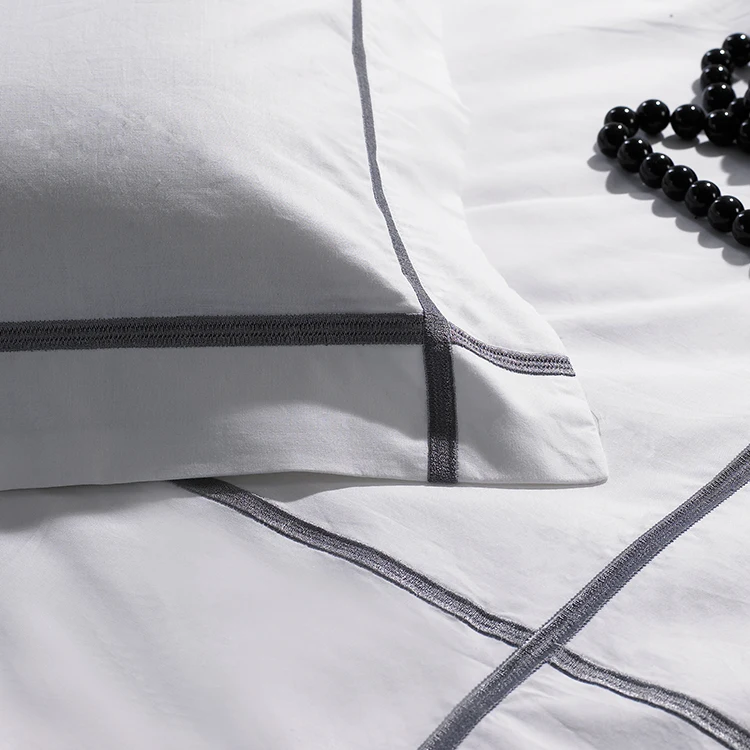 
High Quality Chinese Bed Sheets Custom Printed Hotel Bedding Article 100% Cotton White Christmas Bedding Set 