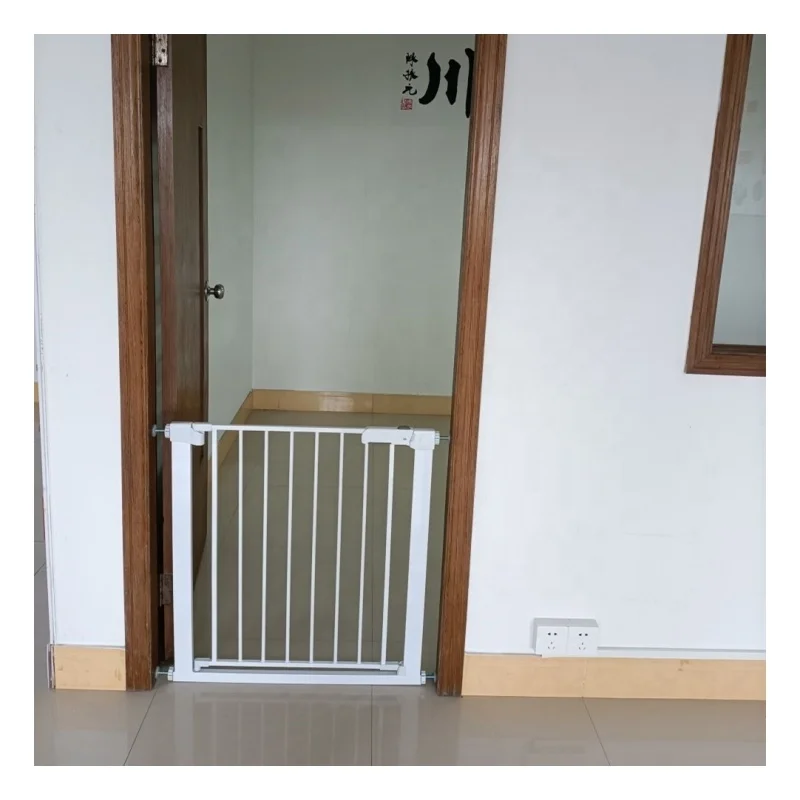 Top Sale Baby Security Gate  Auto Close European High Quality  Baby Gate Double Lock Safety Gate For Doorways And Stairways