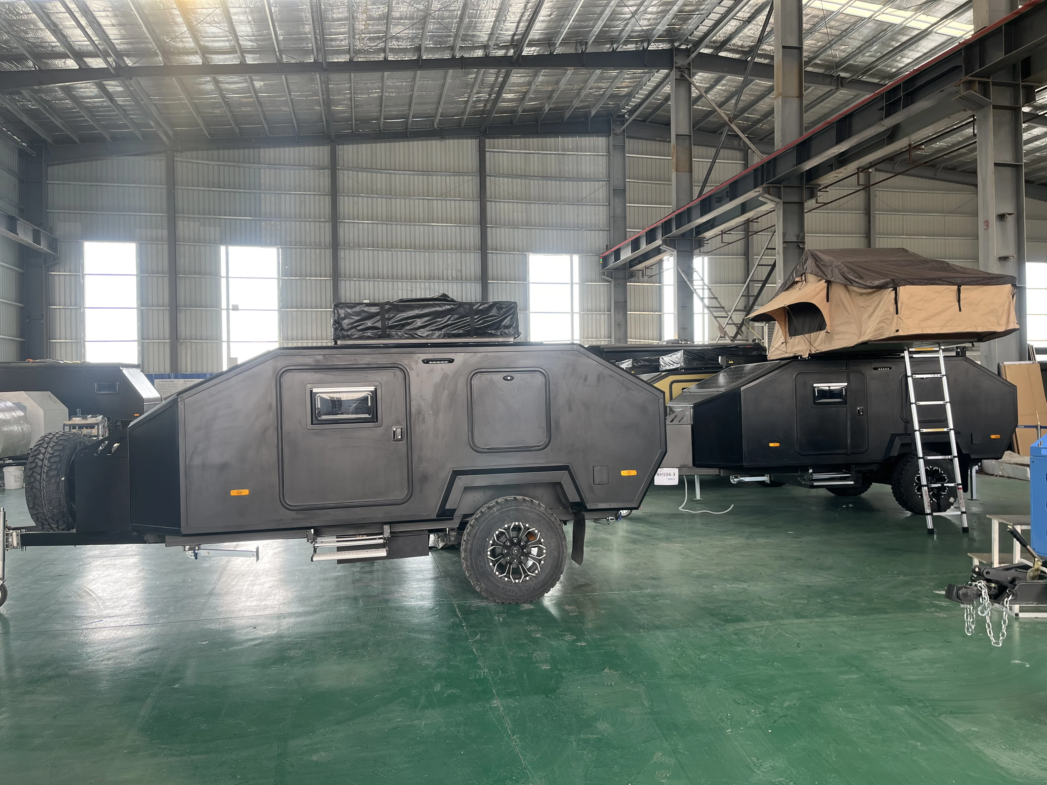 Best sale off luxury Waterproof Good Quality Road Camper Trailers motorhome caravan With kitchen and inside sleeping area