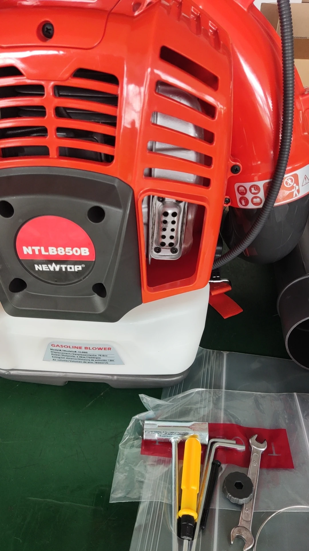 Professional Gasoline portable Leaf Blower 2 Stroke Backpack Petrol 75.6cc Vacuum Leaf BlowerNTLB850B