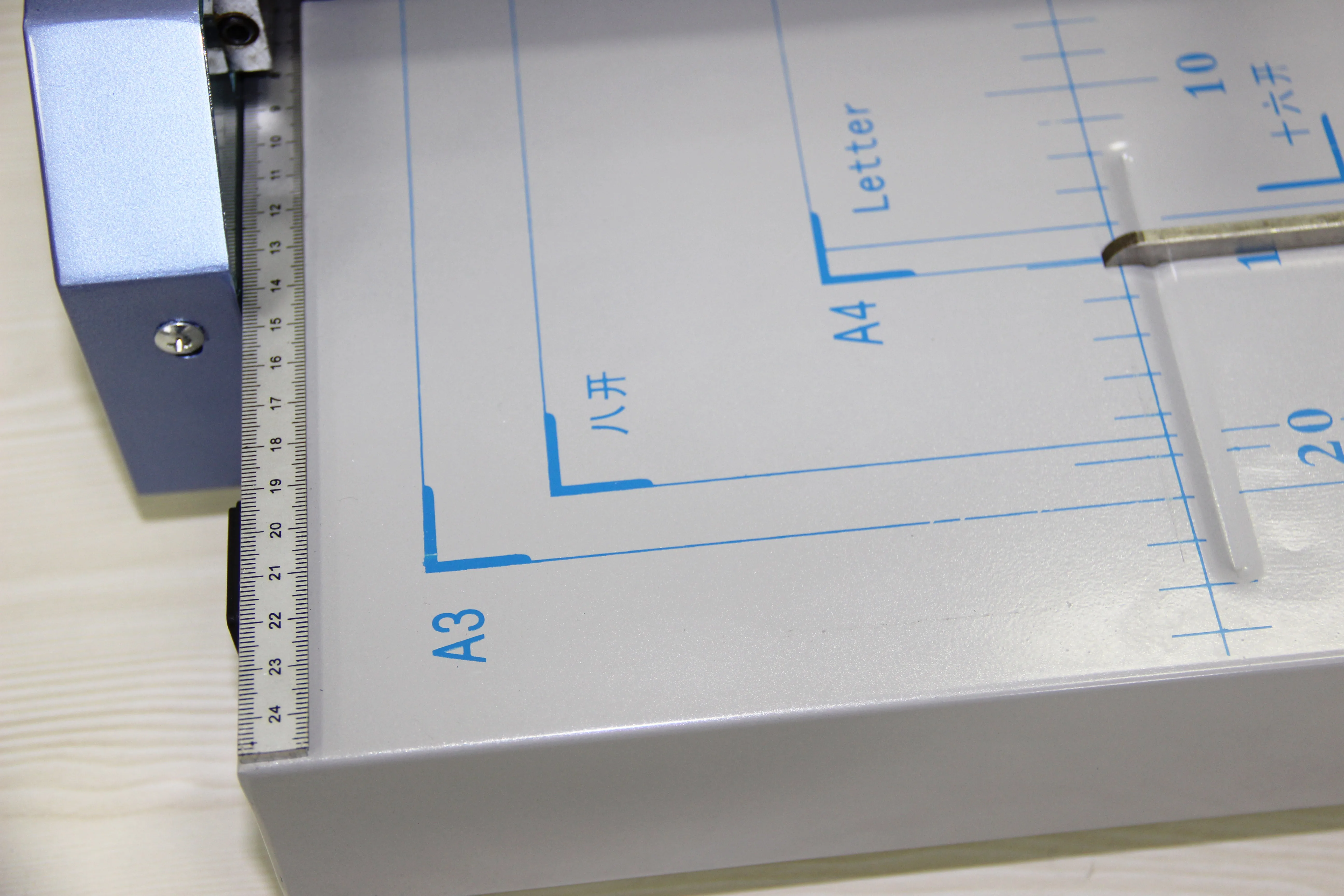 U-8200 manual booklet maker machine book stitching binding machine