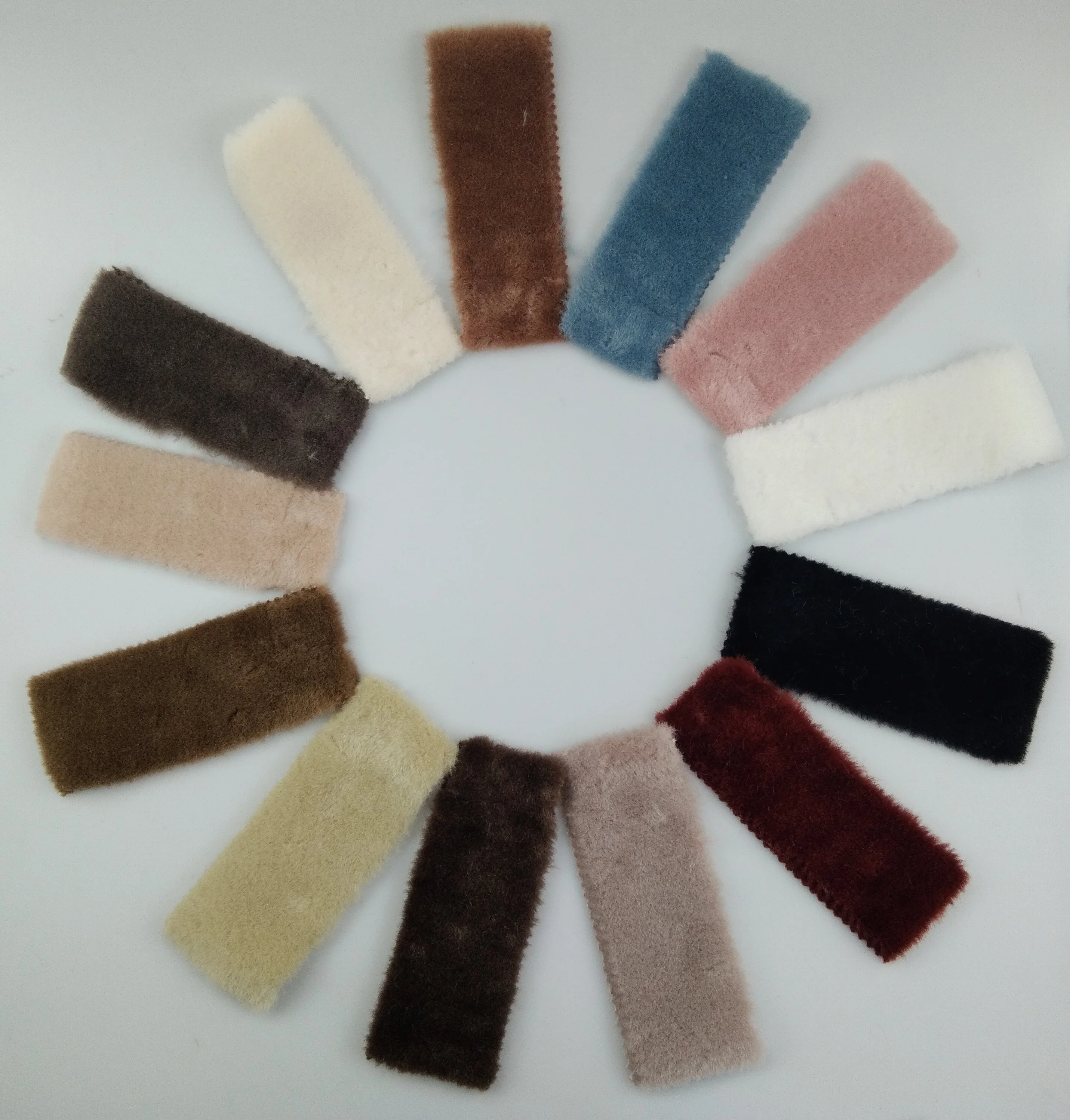 In Stock Warm Fluffy 100%Polyester Fur Fabric for Garment/Home Textile/Toy