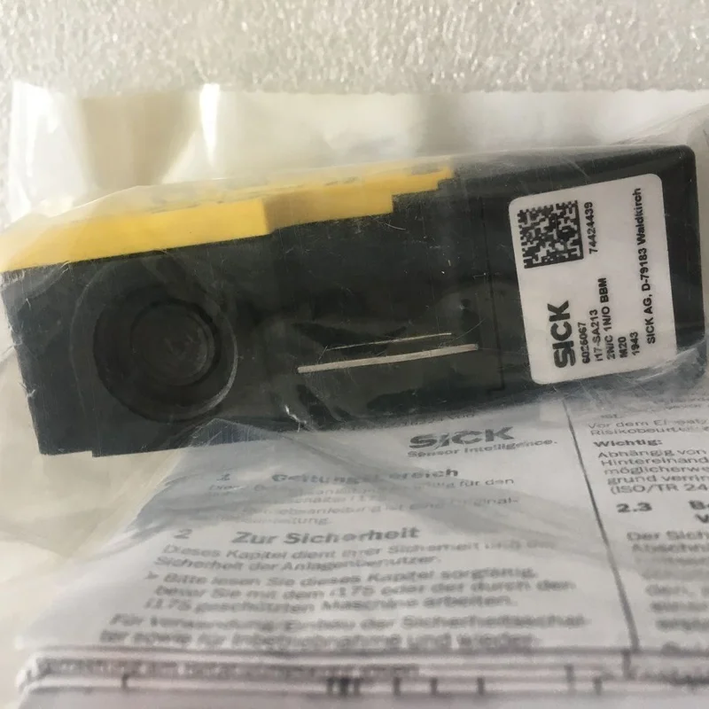 new original Sick sensor  Electro-mechanical safety switches with separate actuator 6025067 I17-SA213 Accessories 5311129 IE16-F
