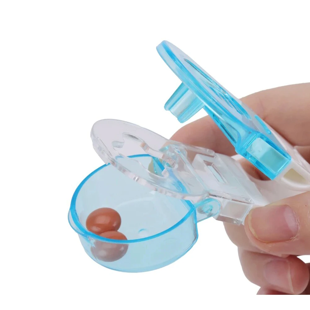 Wholesale mini promotional plastic multifunction round chinese tablet cutter medicine cutter portable pill cutter and crusher