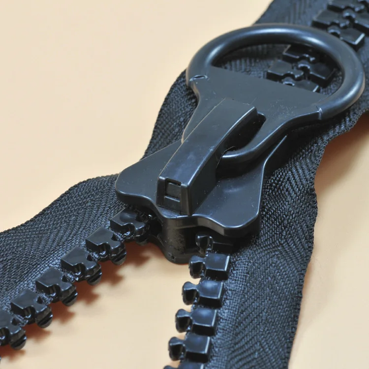 
30# giant teeth plastic zipper - open end big zipper for jackets or bag -Zipper slider manufacture 