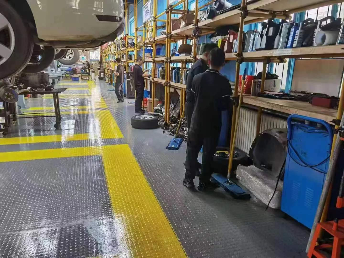 Enlio PVC Tiles Garage Flooring Suspended PVC Garage Floor Tiles Mats for Workshop Car Washing Room Flooring