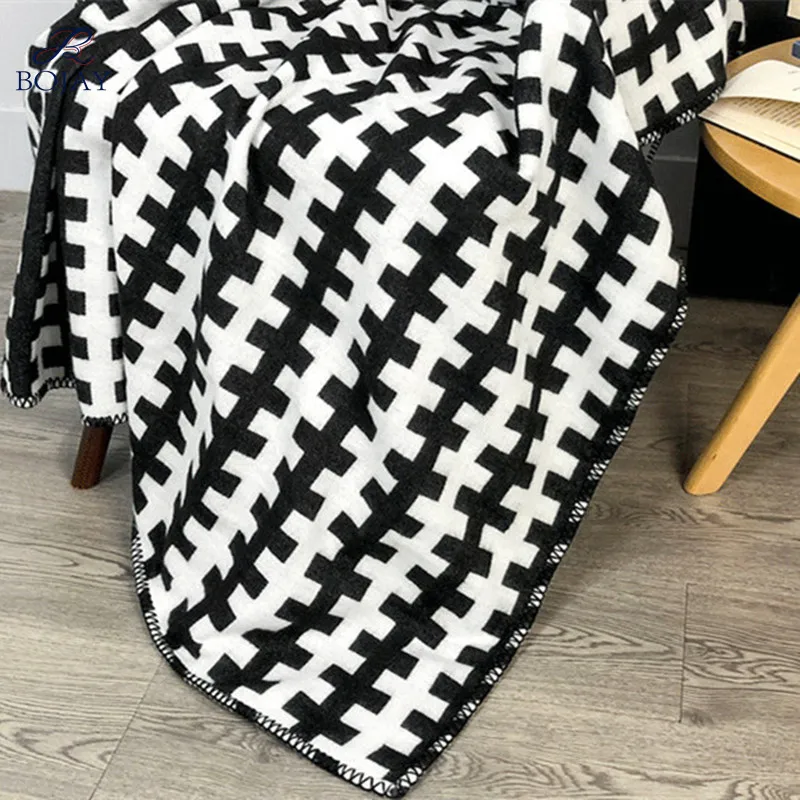 Nordic Style Plaid Throw Blanket for Sofa Couch Soft Flannel Fleece White Black Checker Plaid Pattern Decorative Throw