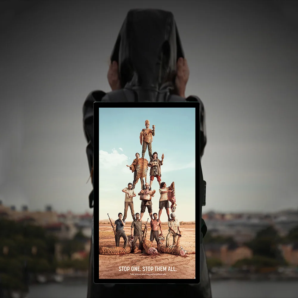 Outdoor 27 Inch Backpack LCD Advertising Player High Brightness Mobile Backpack Advertising Billboard