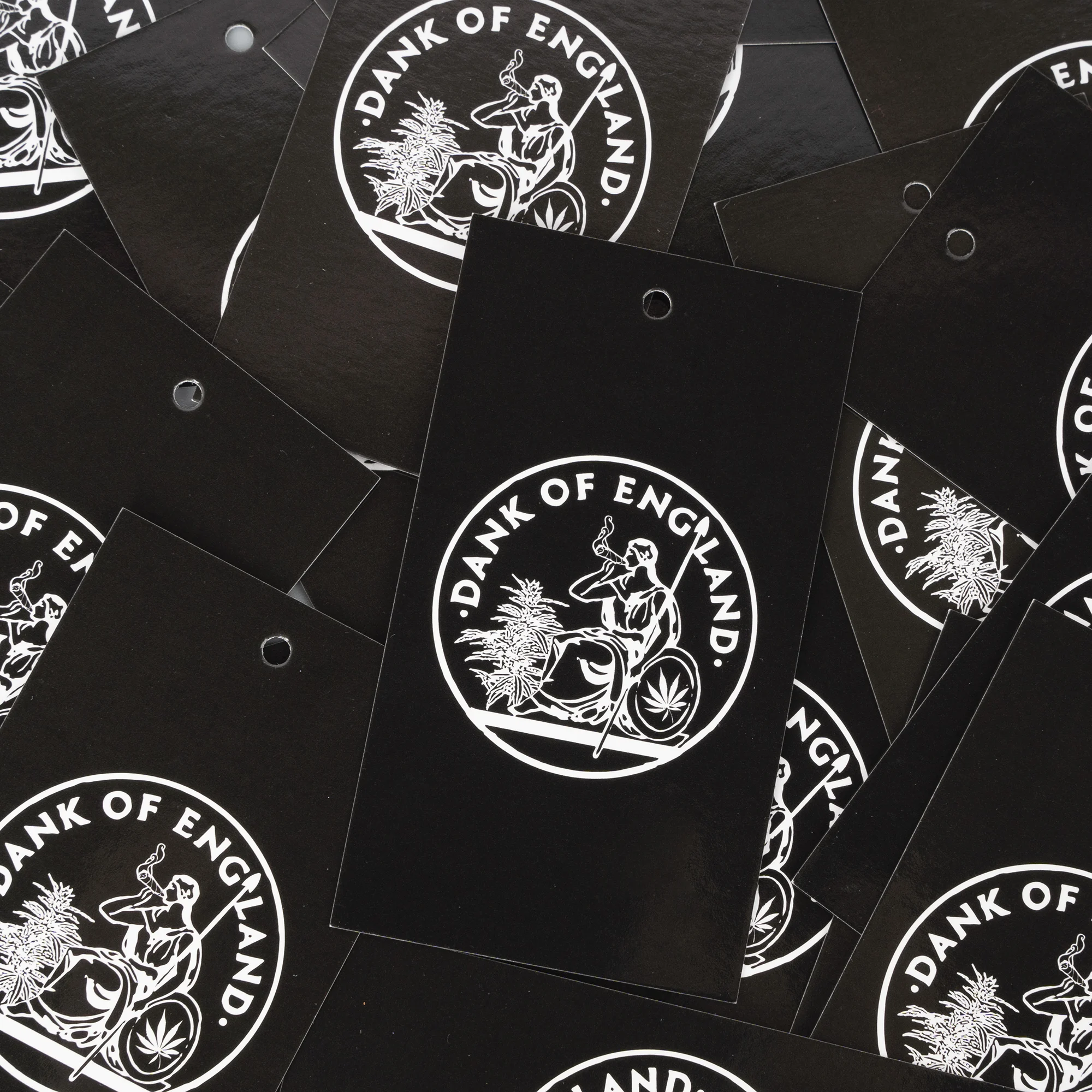 Colorful Rectangle Paper Swing Tags Logo Printing Custom Clothing Paper Hang Tag Thick 700g Clothing Tag with Logo