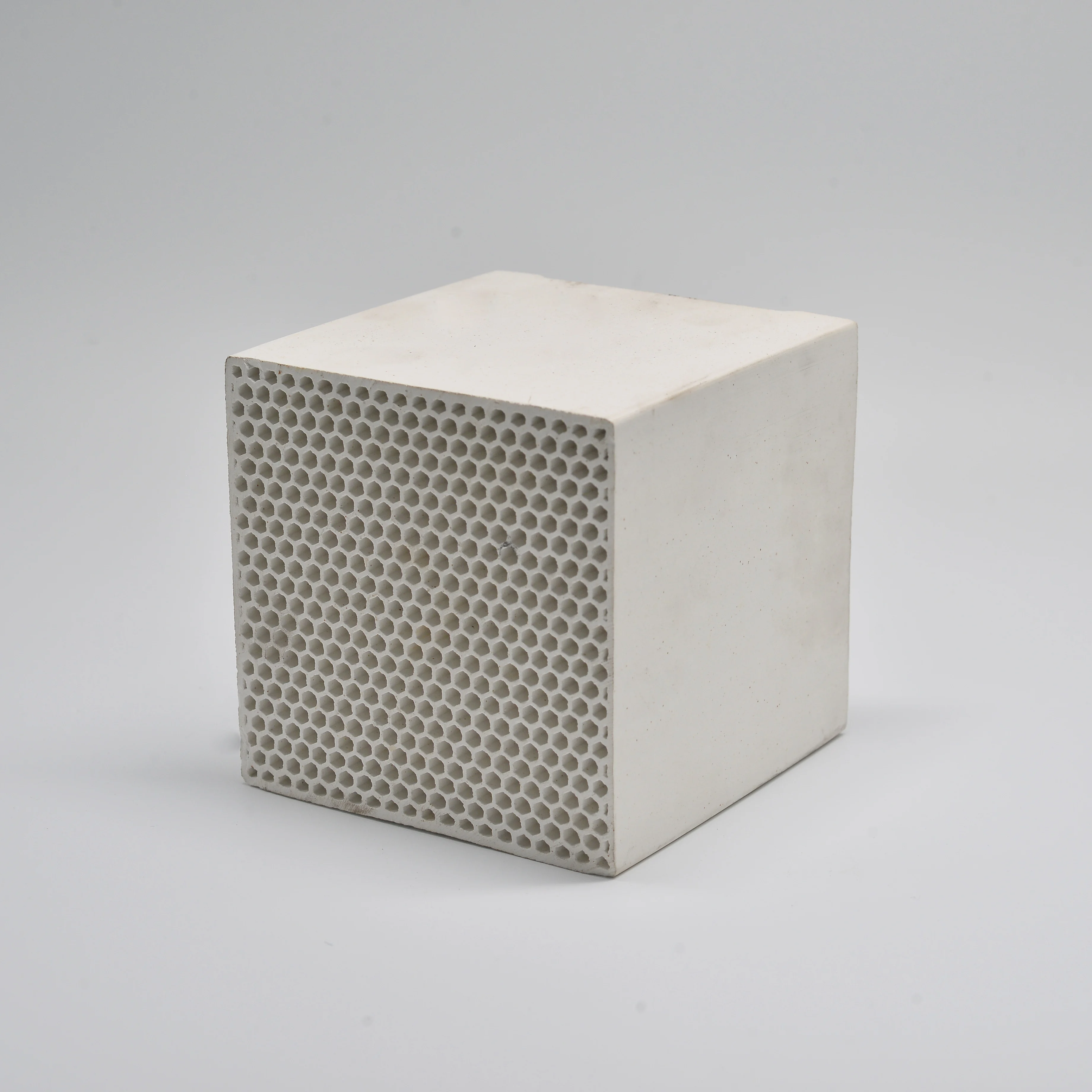 High temperature honeycomb ceramics heat storage honeycomb ceramic cordierite honeycomb ceramic catalyst carrier
